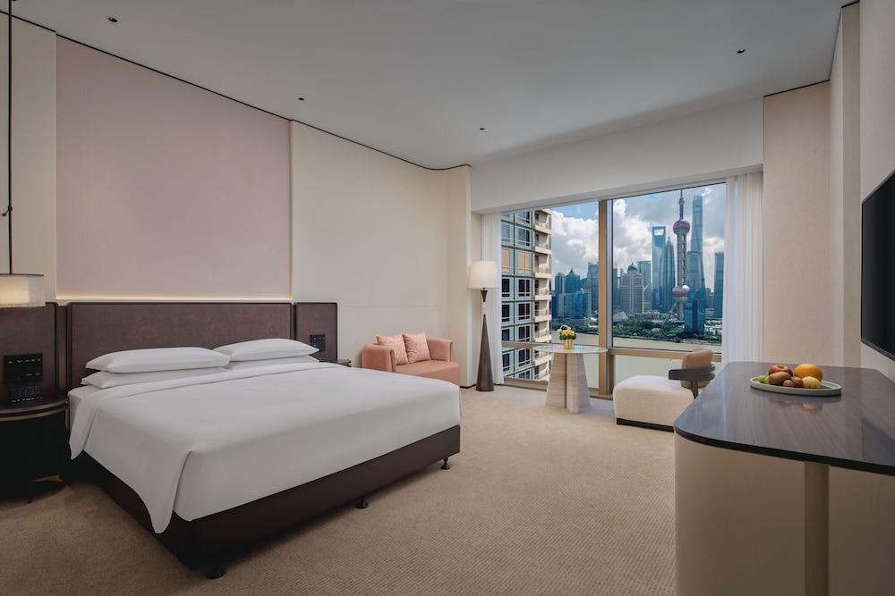Hyatt On The Bund Room Type - Pearl Tower River View King