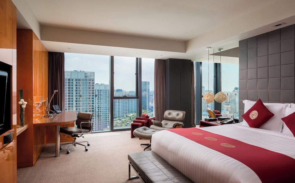 InterContinental Shanghai Expo Room Type - Classic Room InterContinental Shanghai Expo Room Type - Classic Room