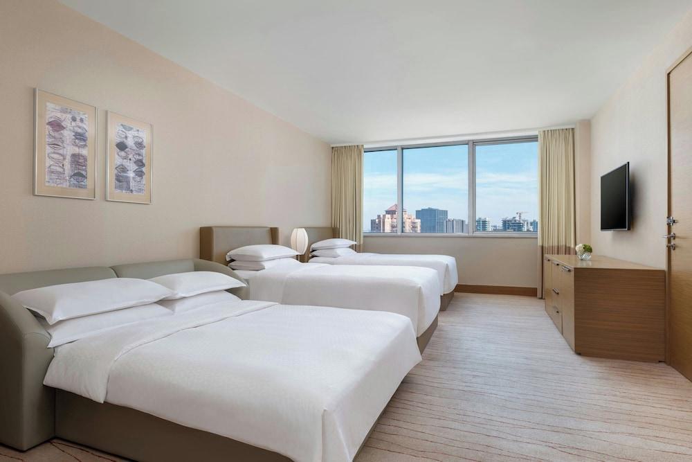 Four Points by Sheraton Shanghai, Daning Room Type - Family Room, 2 Double Beds, City View