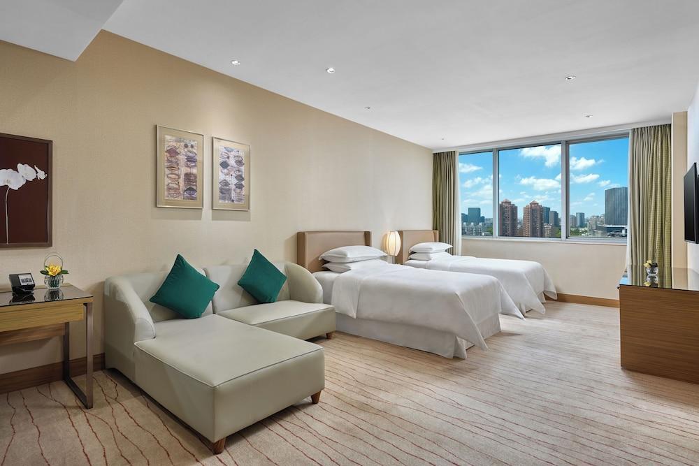 Four Points by Sheraton Shanghai, Daning Room Type - Room, 2 Double Beds, City View