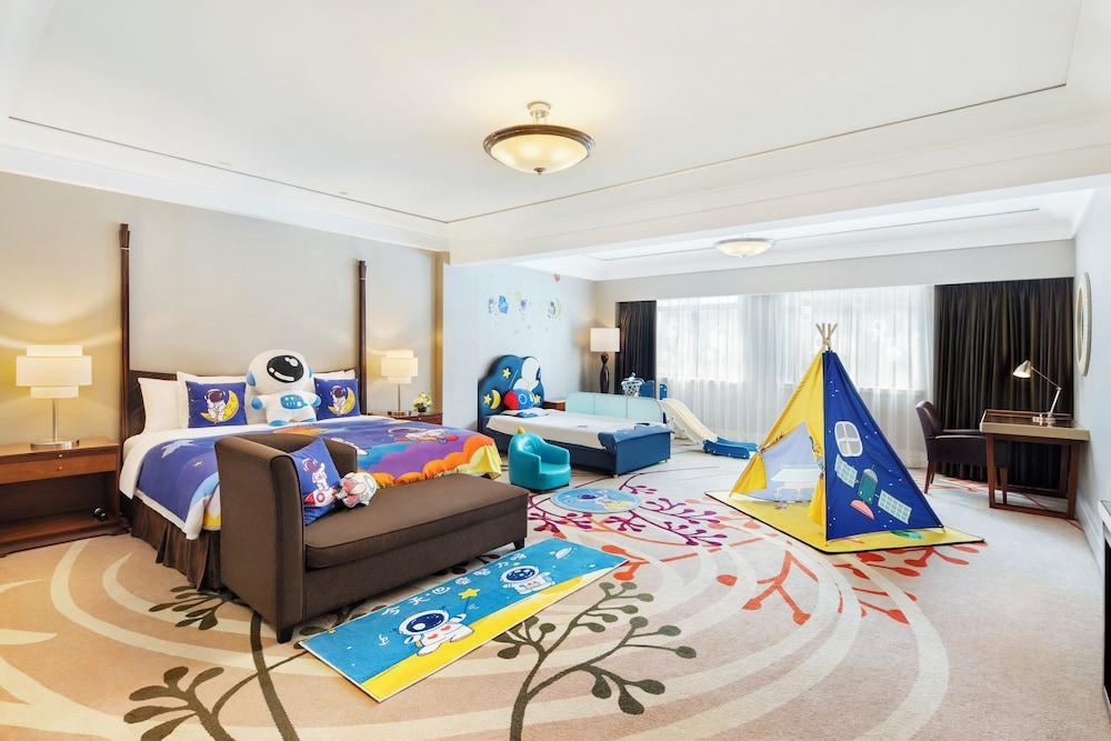 Jin Jiang Hotel Shanghai Room Type - Cathay Garden Family Room Jin Jiang Hotel Shanghai Room Type - Cathay Garden Family Room