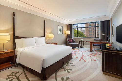 Jin Jiang Hotel Shanghai Room Type - Deluxe King Room - Cathay Garden Jin Jiang Hotel Shanghai Room Type - Deluxe King Room - Cathay Garden