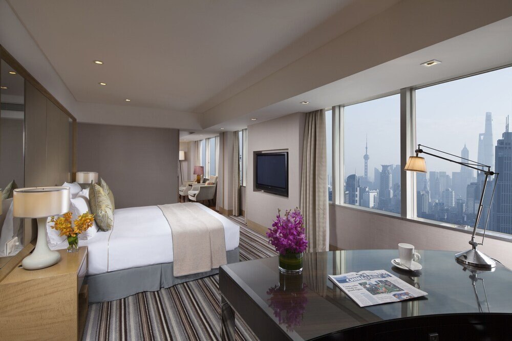 Jin Jiang Tower Room Type - Villar Executive city-view King suite