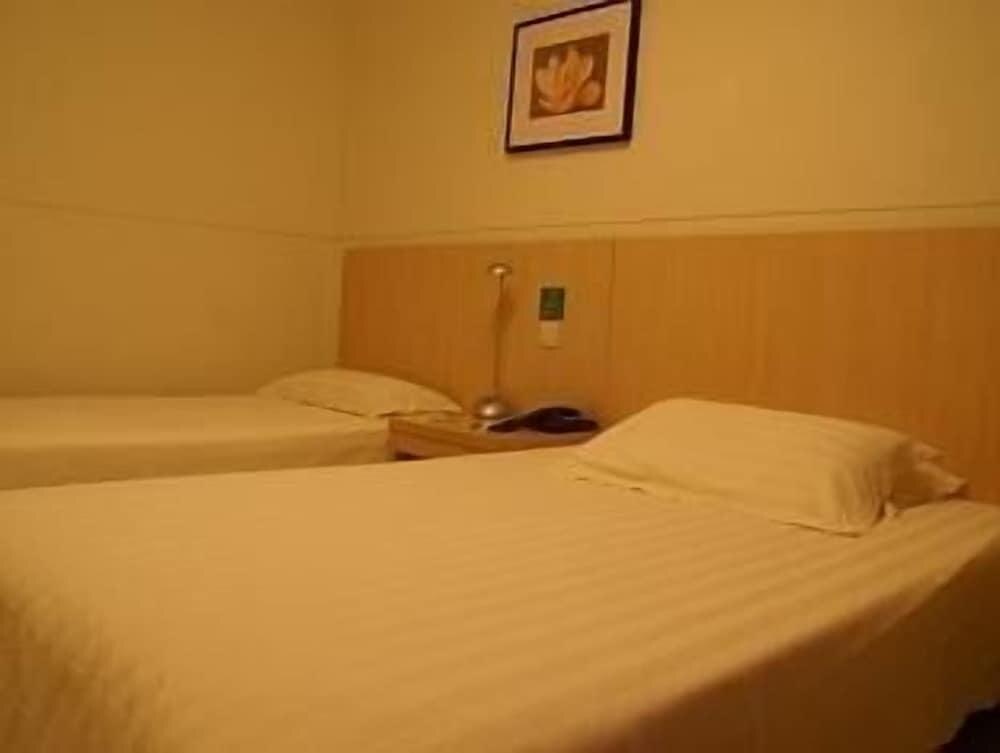 Magnolia Hotel - Shanghai Henglong Plaza store - Tap to explore photos