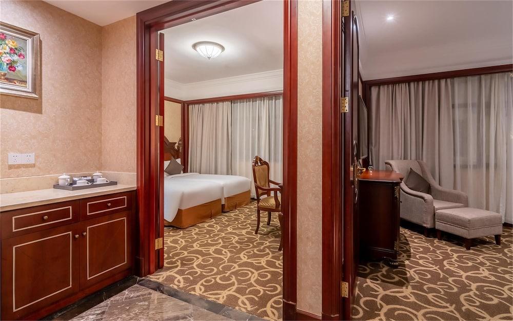 Wyndham Shanghai Hongqiao - Tap to explore photos