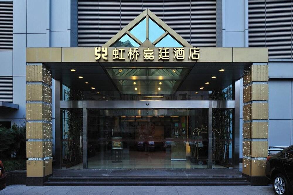 Kingtown Hotel Hongqiao - Tap to explore photos