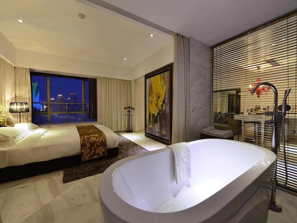 Kingtown Hotel Hongqiao - Tap to explore photos