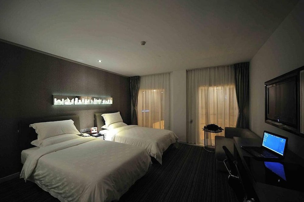 Kingtown Riverside Hotel Plaza Shanghai - Tap to explore photos