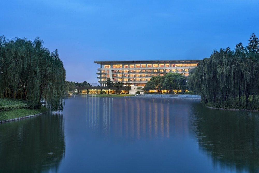 The Yuluxe Sheshan, A Tribute Portfolio Hotel - Tap to explore photos
