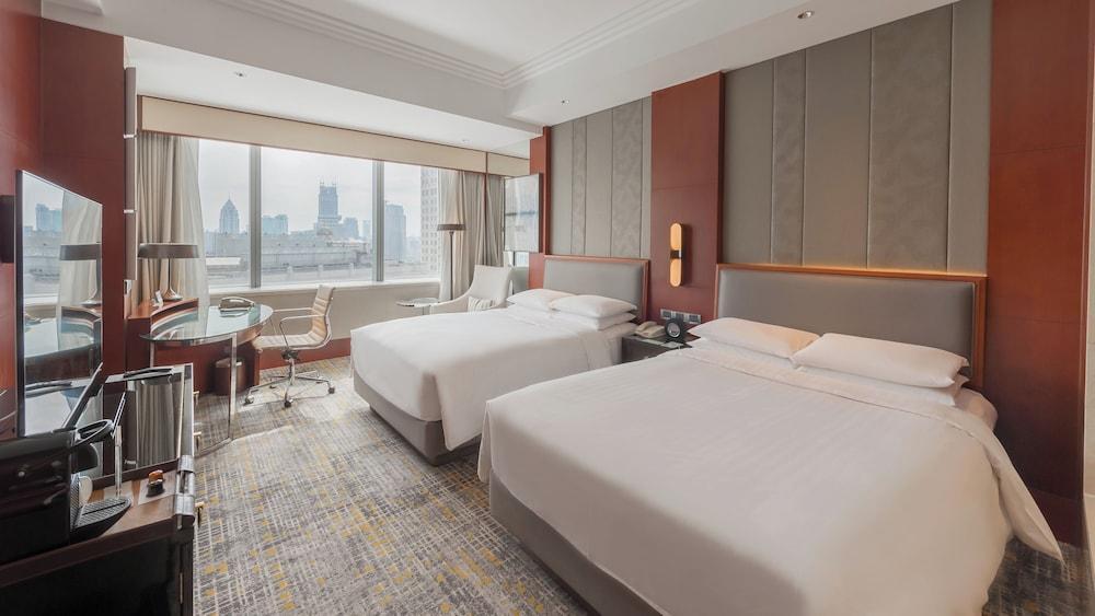 Shanghai Marriott Hotel City Centre Room Type - Deluxe Twin Room, 2 Double Beds