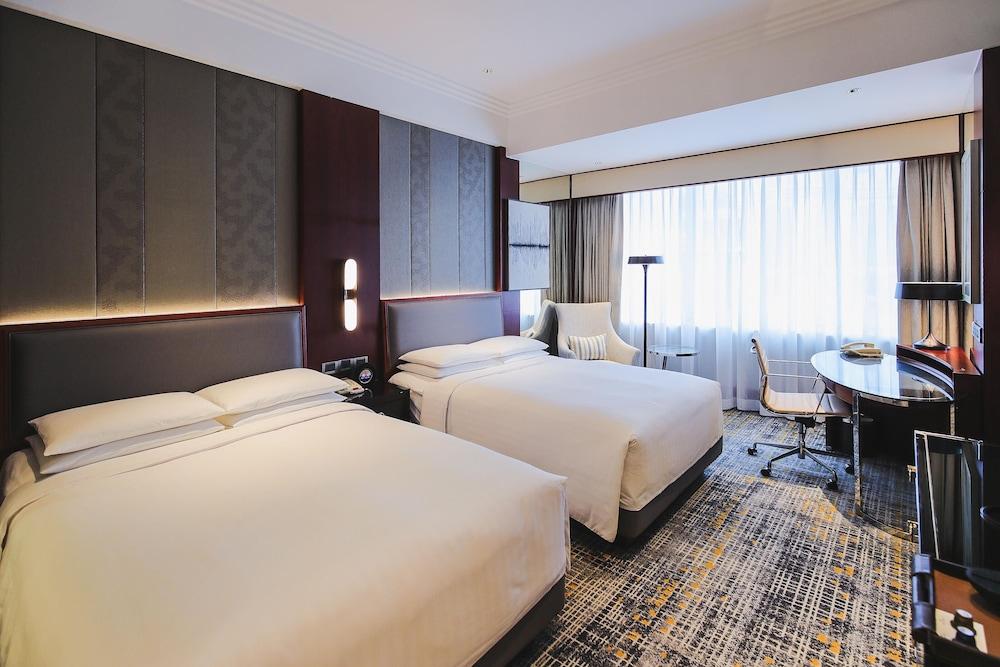 Shanghai Marriott Hotel City Centre - Tap to explore photos