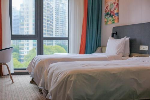 Holiday Inn Express Shanghai Putuo - Tap to explore photos