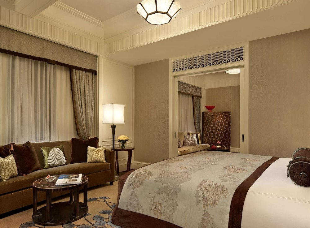 Fairmont Peace Hotel on the Bund - Tap to explore photos