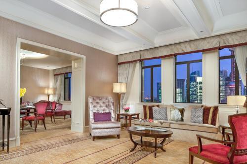 Fairmont Peace Hotel on the Bund - Tap to explore photos