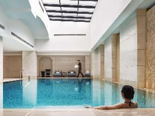 Fairmont Peace Hotel on the Bund - Tap to explore photos