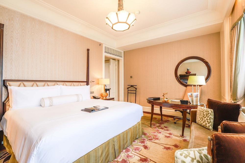 Fairmont Peace Hotel on the Bund Room Type - Fairmont Gold, 1 King Bed, Non Smoking, Executive Level Fairmont Peace Hotel on the Bund Room Type - Fairmont Gold, 1 King Bed, Non Smoking, Executive Level