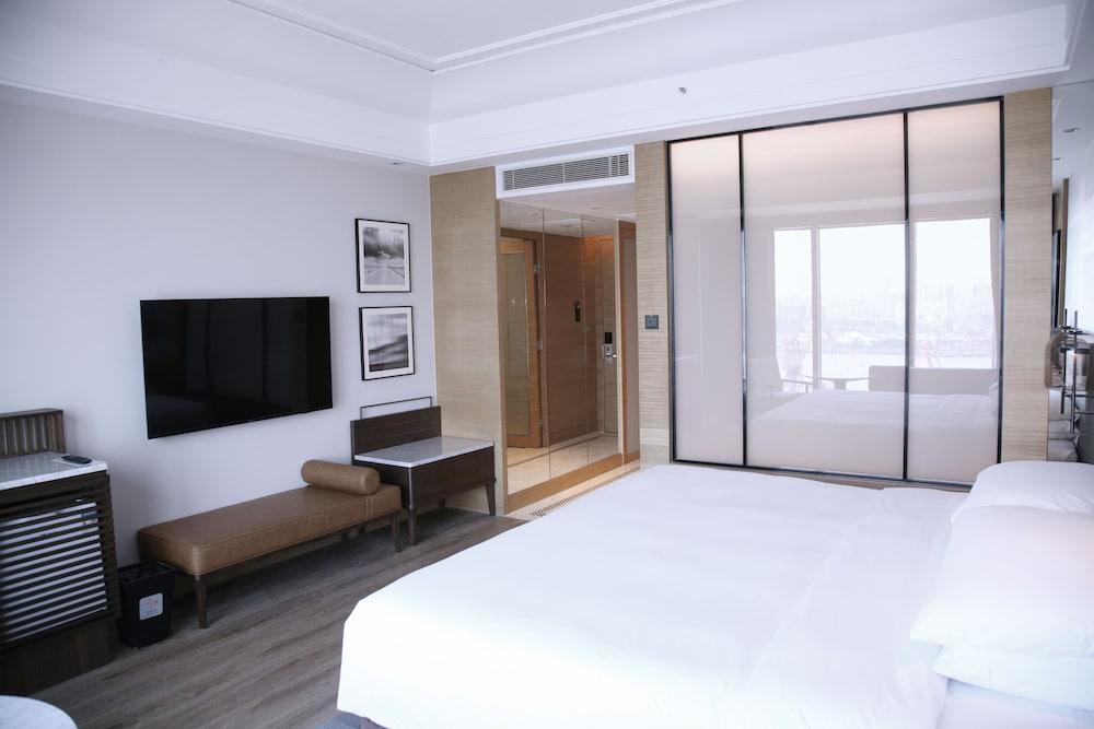 Sheraton Shanghai Pudong Riverside - Tap to explore photos