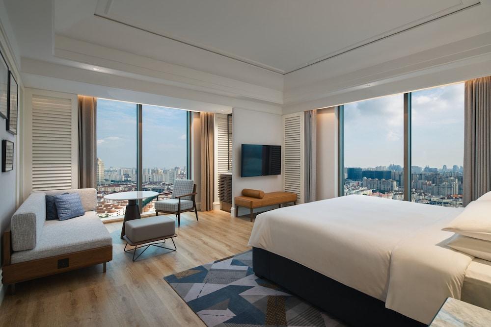 Sheraton Shanghai Pudong Riverside Room Type - Deluxe Room, 1 King Bed, River View