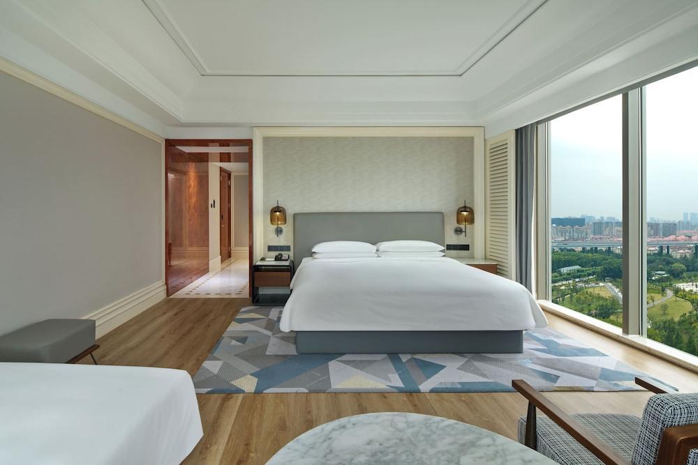 Sheraton Shanghai Pudong Riverside - Tap to explore photos