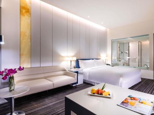 Grand Mercure Shanghai Century Park Hotel Room Type - Executive King Room with Lounge Access