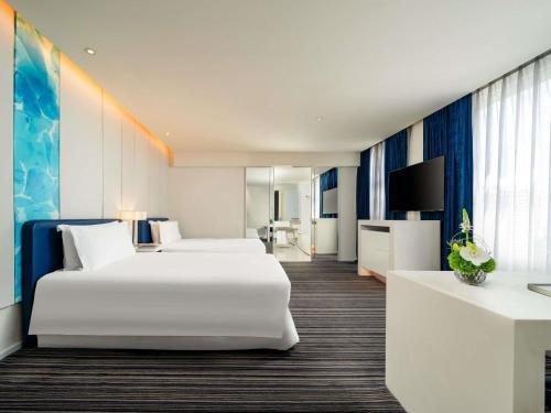 Grand Mercure Shanghai Century Park Hotel Room Type - Deluxe Executive Double Room with Two Double Beds and Lounge Access Grand Mercure Shanghai Century Park Hotel Room Type - Deluxe Executive Double Room with Two Double Beds and Lounge Access