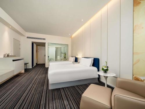 Grand Mercure Shanghai Century Park Hotel - Tap to explore photos