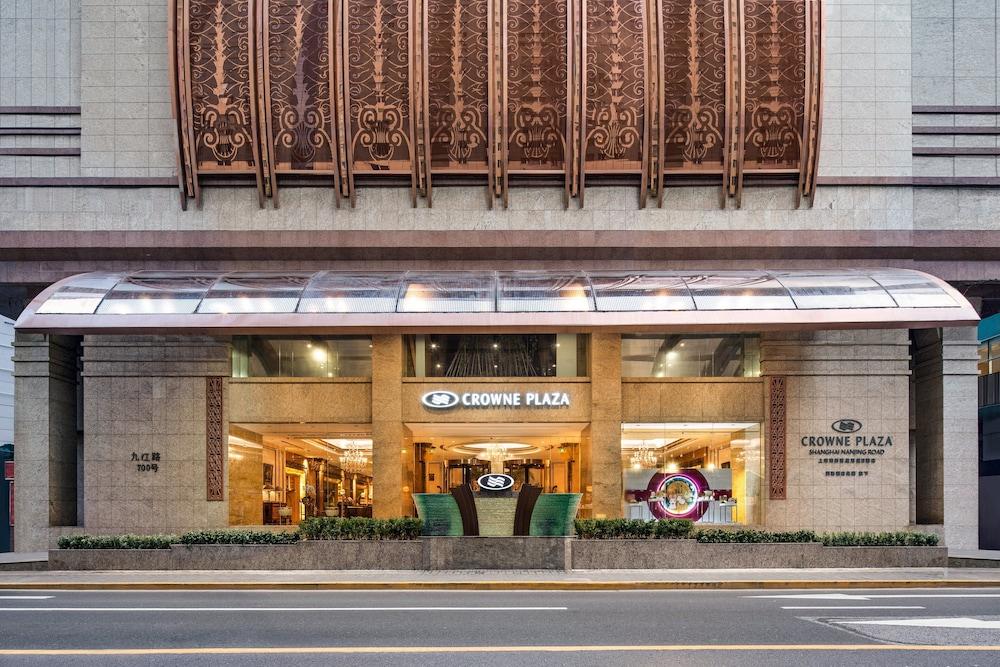 Crowne Plaza SHANGHAI NANJING ROAD - Tap to explore photos