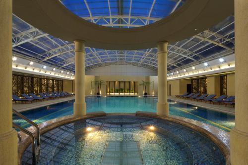 Radisson Blu Hotel Shanghai New World - Tap to explore photos
