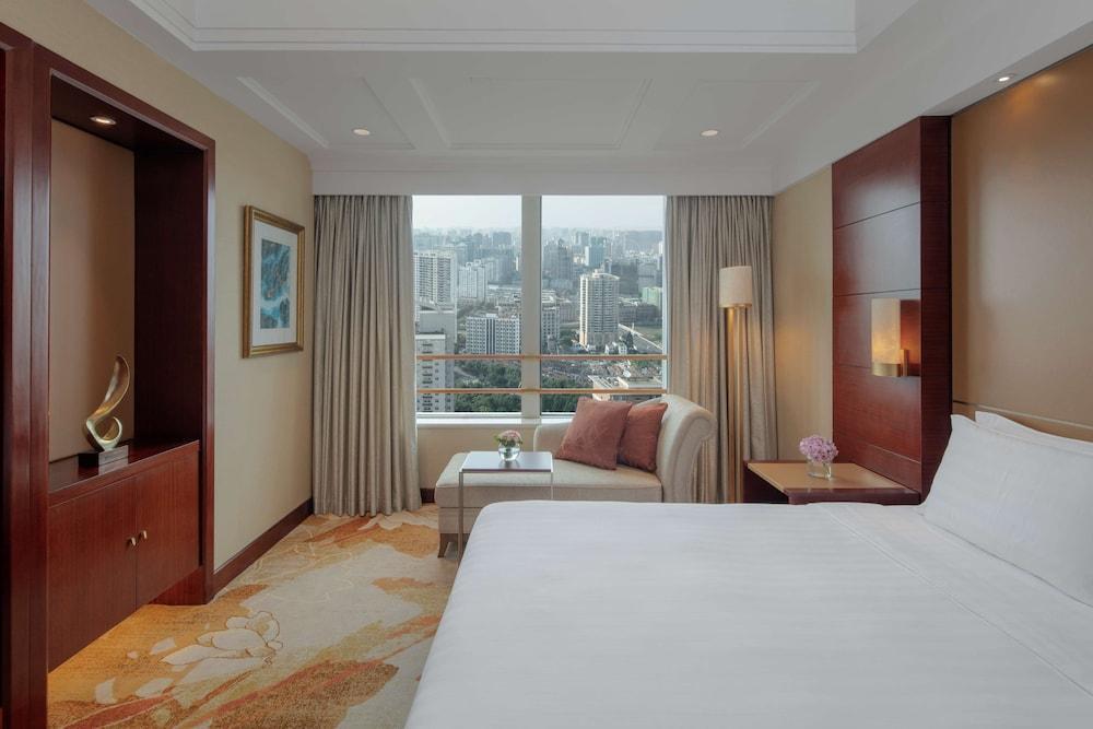 Radisson Blu Hotel Shanghai New World Room Type - Executive Suite, Park View (Business Class)