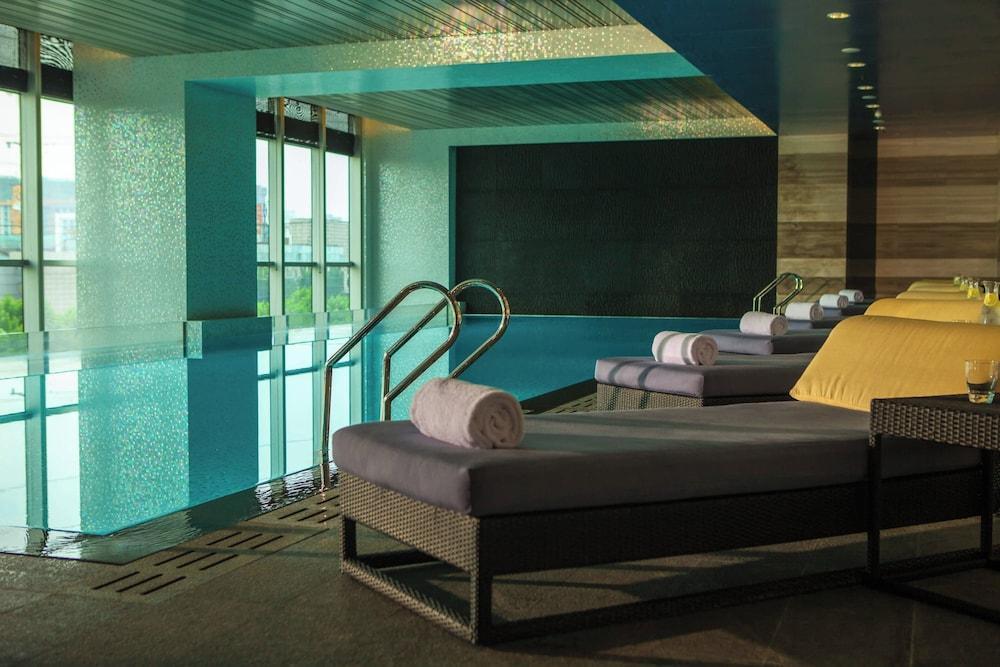 Renaissance Shanghai Putuo Hotel by Marriott - Tap to explore photos