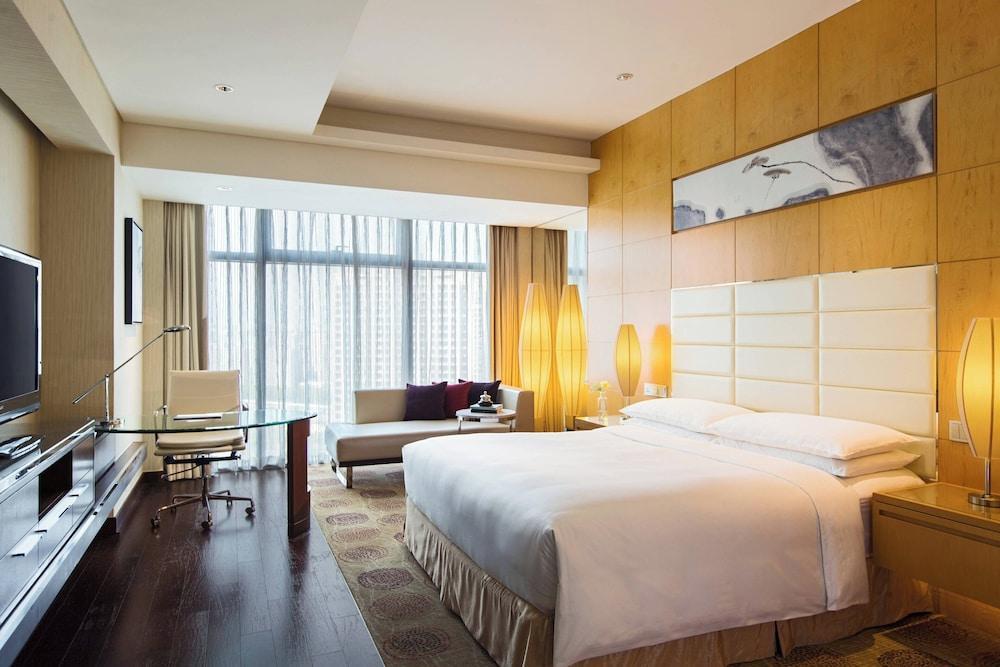 Renaissance Shanghai Putuo Hotel by Marriott Room Type - Deluxe King Room