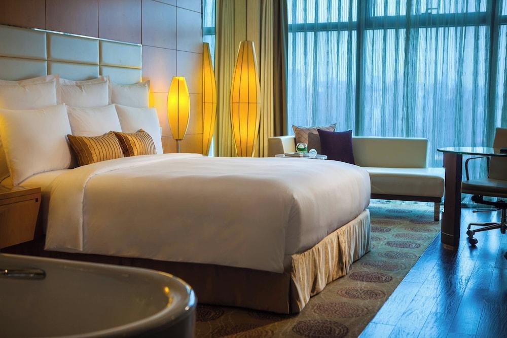 Renaissance Shanghai Putuo Hotel by Marriott - Tap to explore photos