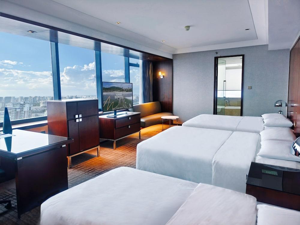 Renaissance Shanghai Zhongshan Park Room Type - Family Room (3 Twin Beds)