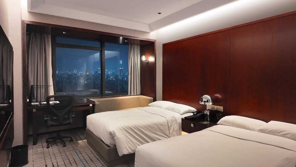 Renaissance Shanghai Zhongshan Park Room Type - Room, 2 Twin Beds (Urban, View)