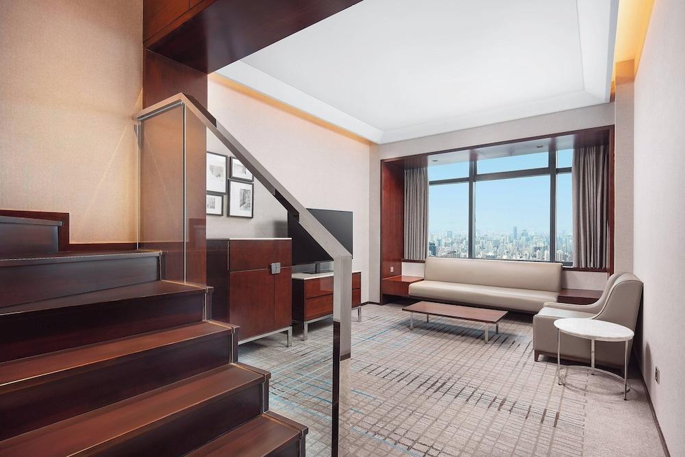 Renaissance Shanghai Zhongshan Park Room Type - Club lounge Access, 2 Bedroom Suite, Bedroom 1: 1 King, Bedroom 2: 1 King, Skyline view Renaissance Shanghai Zhongshan Park Room Type - Club lounge Access, 2 Bedroom Suite, Bedroom 1: 1 King, Bedroom 2: 1 King, Skyline view