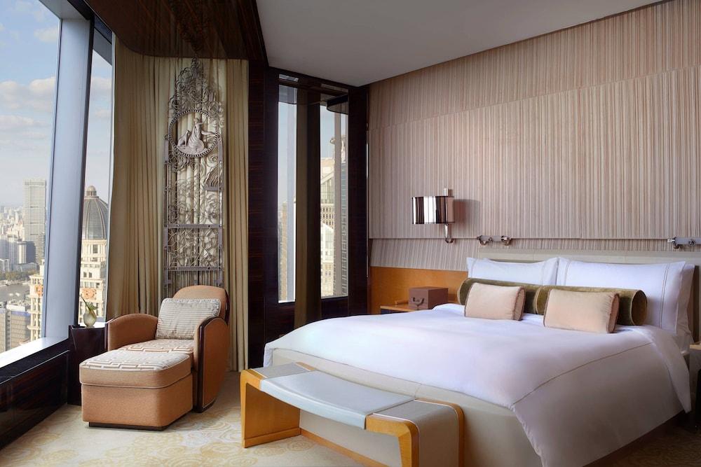 The Ritz-Carlton Shanghai, Pudong Room Type - Carlton Suite