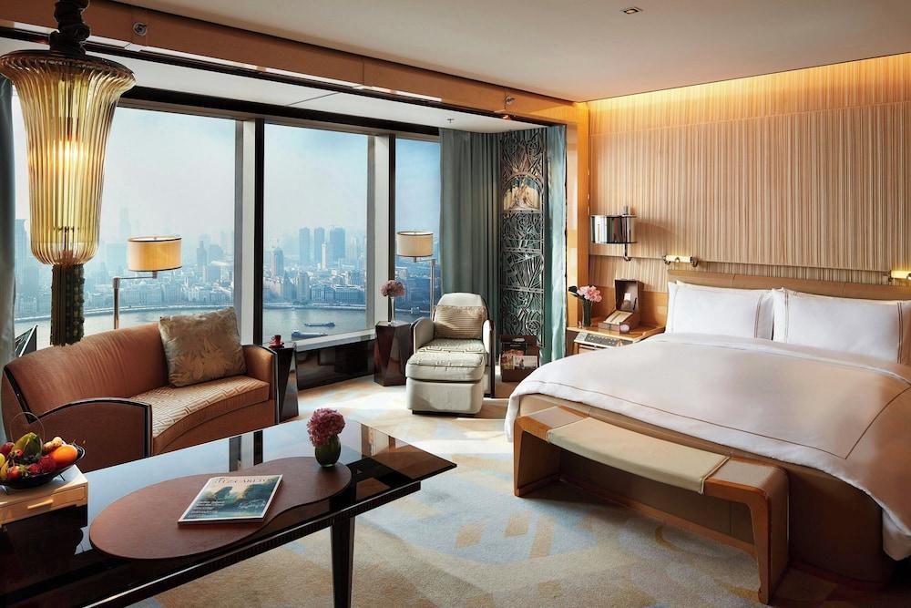 The Ritz-Carlton Shanghai, Pudong Room Type - Shanghai Bund View King Bed Room