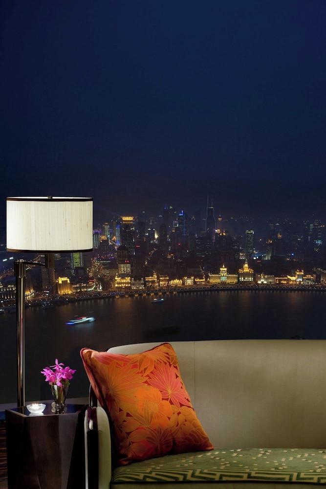 The Ritz-Carlton Shanghai, Pudong Room Type - Club Bund View Twin Room