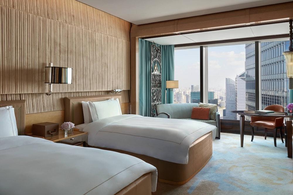 The Ritz-Carlton Shanghai, Pudong Room Type - Club City Lights View Twin Room The Ritz-Carlton Shanghai, Pudong Room Type - Club City Lights View Twin Room