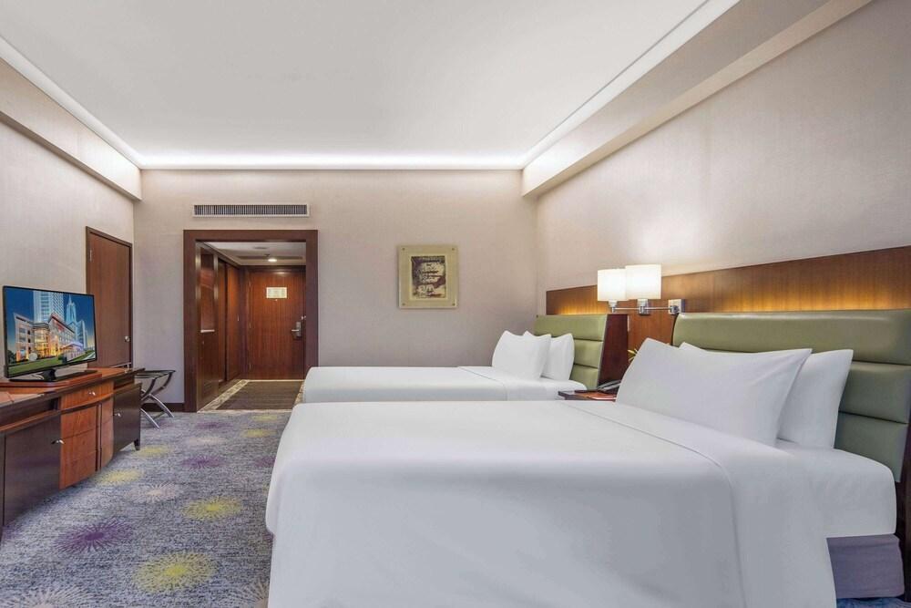 Ramada Plaza Pudong Room Type - Superior Room, 2 Twin Beds, Non Smoking