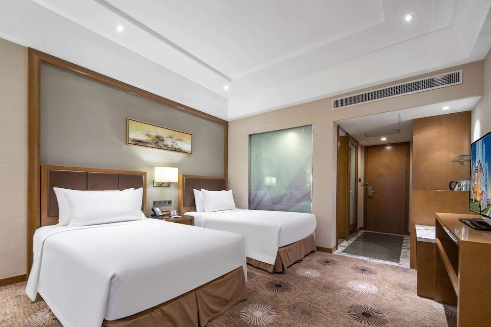 Ramada Plaza Pudong Room Type - Deluxe Room, 2 Twin Beds, Non Smoking (Business) Ramada Plaza Pudong Room Type - Deluxe Room, 2 Twin Beds, Non Smoking (Business)