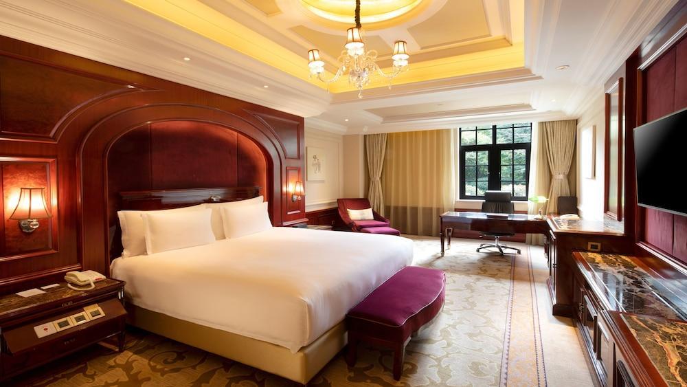 InterContinental Shanghai Ruijin Room Type - Premium Room, 1 King Bed, Club Lounge Access (Lounge Access)