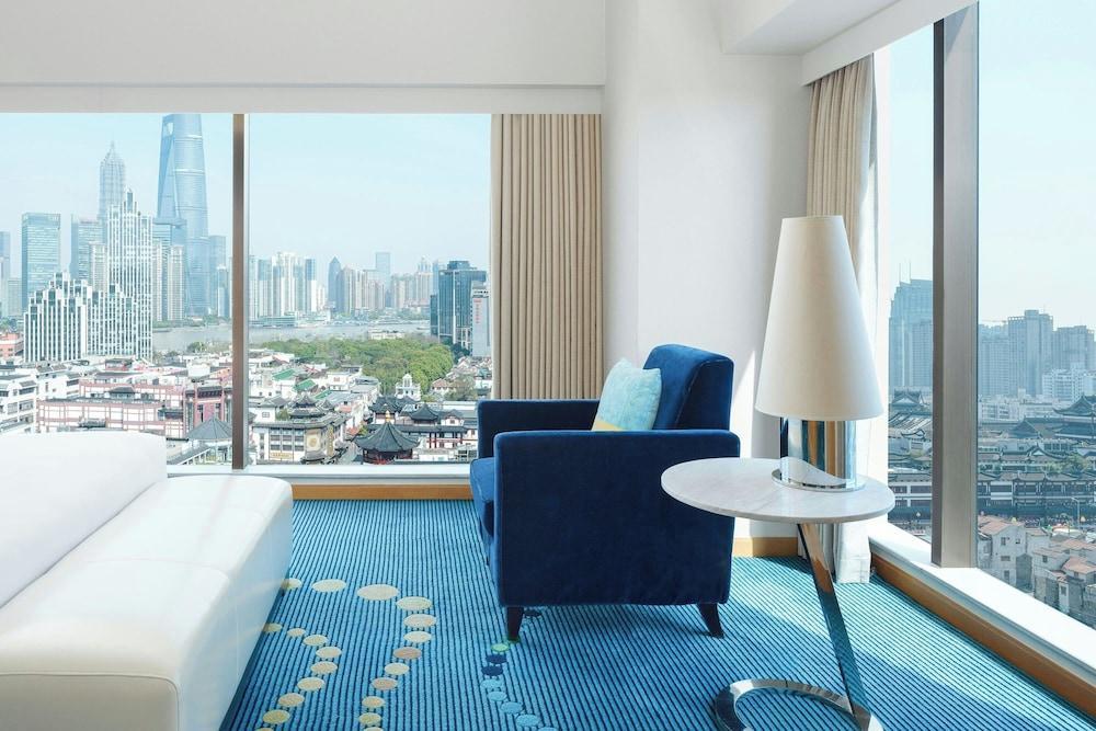 Renaissance Shanghai Yu Garden Hotel by Marriott Room Type - Bund River View Suite