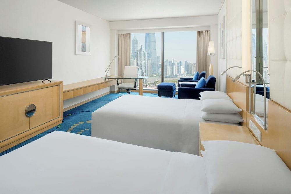 Renaissance Shanghai Yu Garden Hotel by Marriott Room Type - Bund River View Club Twin Room