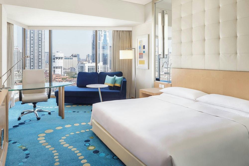 Renaissance Shanghai Yu Garden Hotel by Marriott Room Type - Bund View King Room