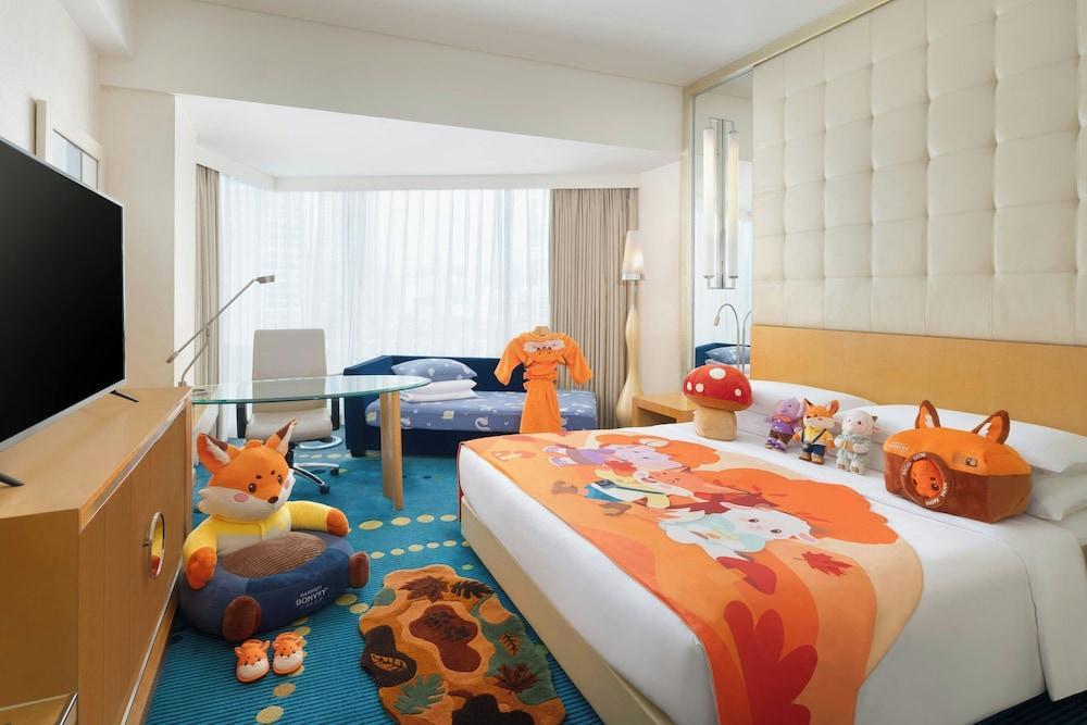 Renaissance Shanghai Yu Garden Hotel by Marriott Room Type - MarriottSquad Family Room