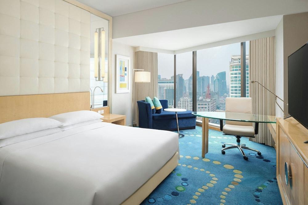 Renaissance Shanghai Yu Garden Hotel by Marriott Room Type - Club Double or Twin Room with City View