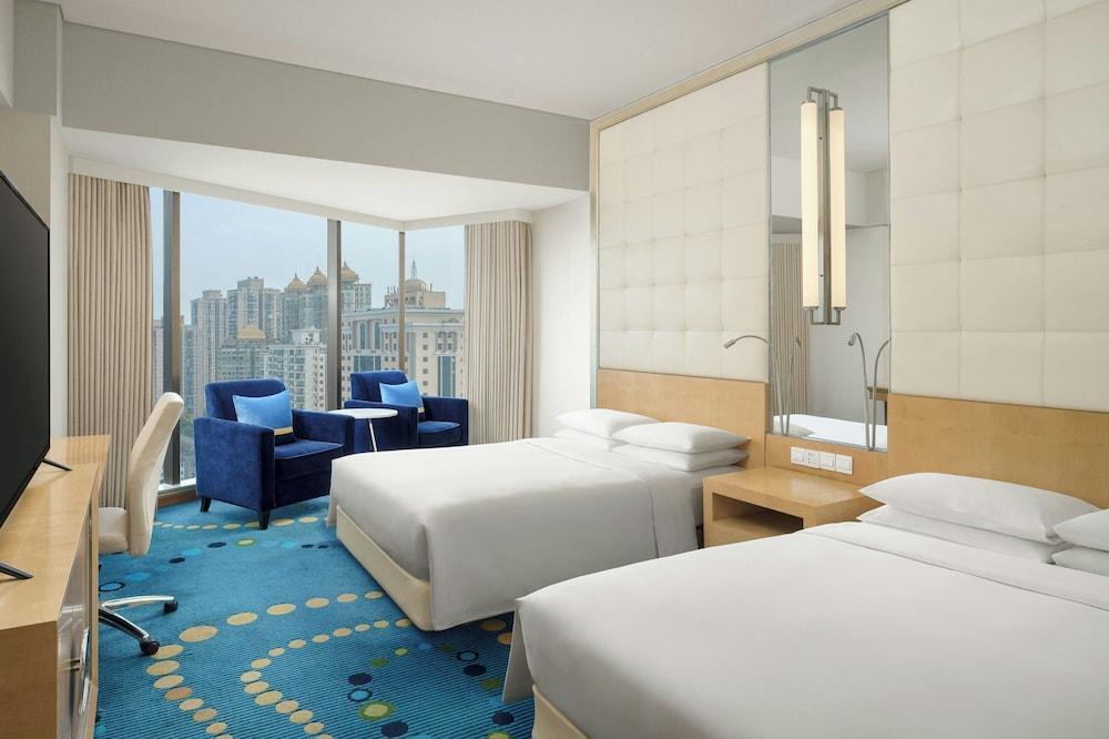 Renaissance Shanghai Yu Garden Hotel by Marriott Room Type - Club Twin Room