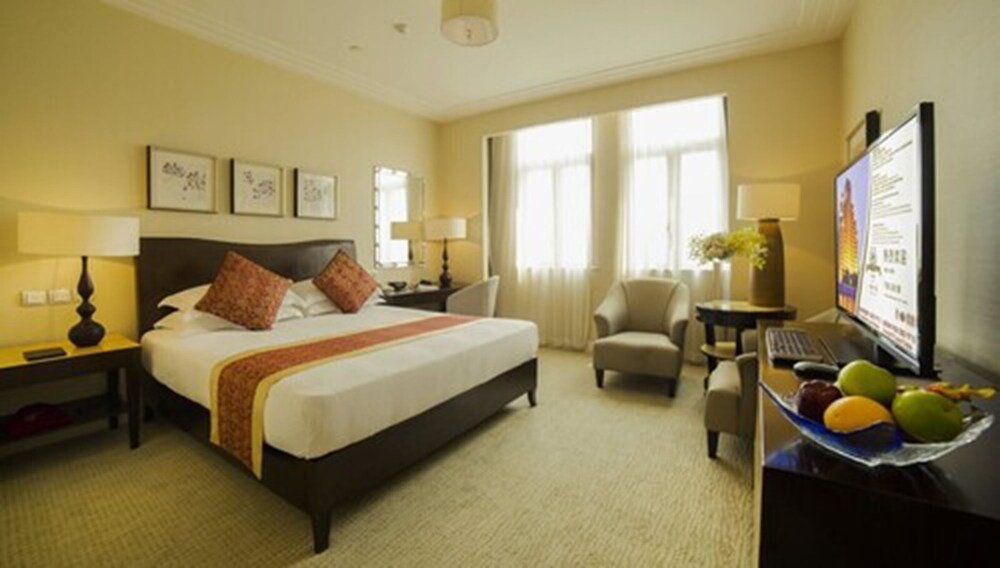 Broadway Mansions Hotel - On the Bund Room Type - Executive Room, 1 King Bed, River View