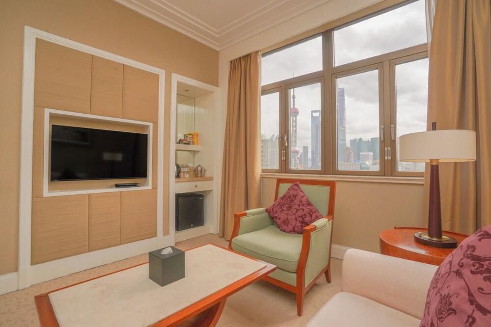 Broadway Mansions Hotel - On the Bund - Tap to explore photos